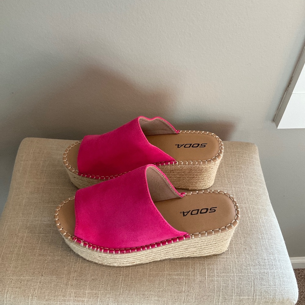 Soda Platform Wedges | Size 7.5 | Never Worn